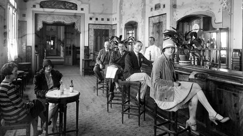 1920s Bar, Paris 1920s, 1920s Speakeasy, Paris Bars, Paris 1900, Roaring 20s, Life Pictures, Galveston, Life Magazine