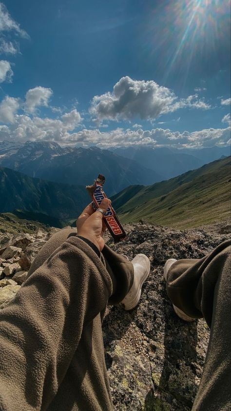 Instagram Travel Poses Ideas, Hike Photo Ideas, Hiking Photo Ideas, Hiking Picture Ideas, Hiking Poses, Mountain Photo Ideas, Trekking Photography, Hiking Photos, Mountain Vibes