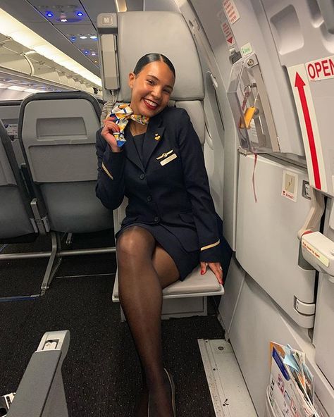 @zaybayxo • Fotos y videos de Instagram Future Flight Attendant Aesthetic, Air Hostess Aesthetic, Flight Attendant Life Pictures, Flight Attendant Uniform Fashion, Delta Airlines Flight Attendant, Future Flight Attendant, Flight Attendant Aesthetic, Become A Flight Attendant, Flight Girls