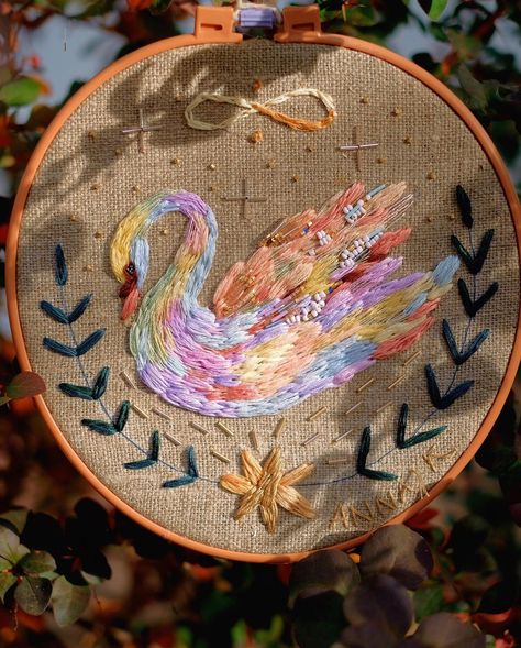 Embroidery Fairy, Fairy Embroidery, Embroidery Illustration, Modern Hand Embroidery, Clothes Embroidery Diy, Fairy Illustration, Tambour Embroidery, Contemporary Embroidery, Punch Needle Embroidery