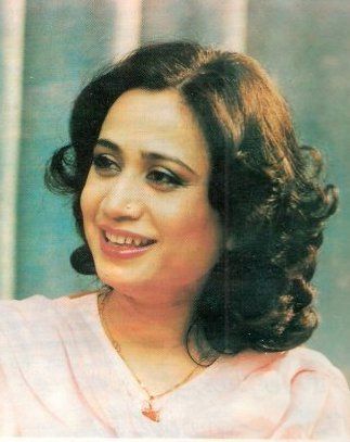 Parveen Shakir, an eminent Urdu poet in Pakistan. Zainab Core, Parveen Shakir Poetry, Poetry Friendship, Dil Dil Pakistan, Pakistan Punjab, Poetry In Hindi, Pakistan Home, Parveen Shakir, Sri Aurobindo