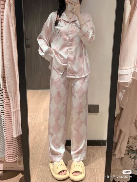 Cute Night Outfits, Casual Home Outfits, Korean Pajamas, Pajamas Aesthetic, Dangerous Love, Pajama Fashion, Sleepwear Fashion, Cute Sleepwear, Cute Pajama Sets