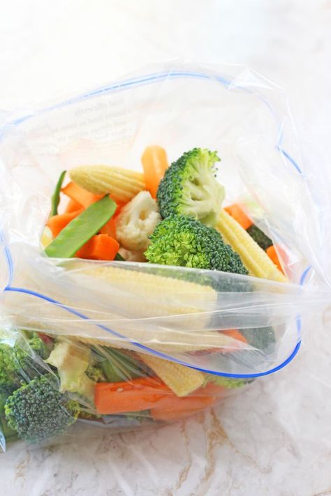 Steaming veggies in the microwave is so quick and easy using my foolproof ziplock bag method! Delicious freshly cooked vegetables that retain all their nutrients in just 3 minutes! Microwave Vegetables, Steam Vegetables, Steam Veggies, Ziploc Bag, Fussy Eaters, Microwave Cooking, Steamed Vegetables, Ziplock Bag, Microwave Recipes