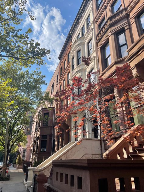 Sunny Street Aesthetic, Blue Sky City Aesthetic, Sunny New York Aesthetic, Sunny New York, Sunny Apartment Aesthetic, Sunny City Aesthetic, New York Office, New York City Aesthetic, Aesthetic Apartment