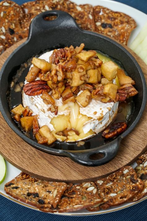 Baked Brie with Apples and Pecans Baked Brie With Apples, Best Baked Brie, Brie With Apples, Baked Brie Cheese, Couple In The Kitchen, Apple Topping, Baked Brie Recipe, Dreamy Christmas, Pasta Carbonara Recipe