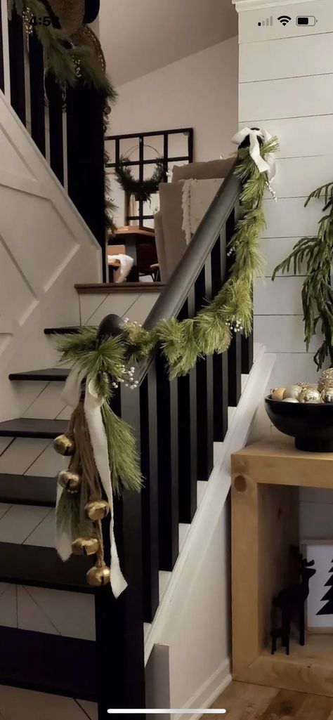 Garland On Small Staircase, Garland On Bannister Christmas, Garland Up Staircase, Christmas Decor Staircase Railings, Garland On Stairwell, Garland Stairs Christmas Railings, Stair Railing Garland Christmas, Christmas Decor Banister Railings, Christmas Decor Railing