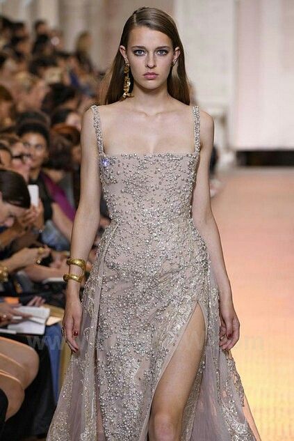 Manhattan Outfits, Elie Saab 2023, Sparkly Gown, Glitter Wedding Dress, Runway Gowns, Ellie Saab, Elie Saab Fall, Runway Fashion Couture, High Fashion Dresses