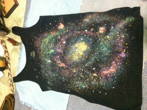 Galaxy shirt I made for NYE! DIY galaxy shirt. And it's super easy! Spray bleach. Colored fabric paint and white fabric paint for stars. I also added glitter. Surface Design Fabric, Galaxy Shirt, Diy Galaxy, T Shirt Painting, Fabric Paint, Accessories Diy, How To Dye Fabric, Diy Style, Summer Crafts