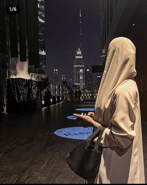 Aesthetic Hijabi, Khaleeji Abaya, Academia Hairstyle, Dubai Aesthetic, Living In Dubai, Dubai Lifestyle, Arabian Beauty, Arab Beauty, Hijabi Aesthetic