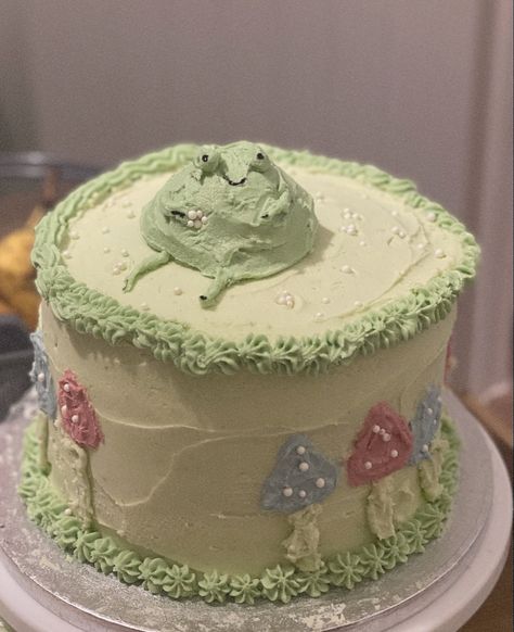 Frog Cake Aesthetic, Frog Baking, Frog Cake Ideas, Froggy Cake, Goofy Cake, Mushroom Cake, Ugly Cakes, Frog Cake, Funny Birthday Cakes