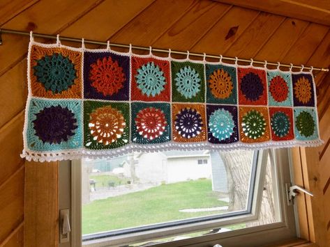 Crochet Cabin Curtains - Marilee Kay co. Cabin Curtains, Sunburst Granny Square, Crochet Curtains, Unique Color Combinations, Wooden Lamp, Curtain Patterns, The Cabin, Lion Brand, Pull Through