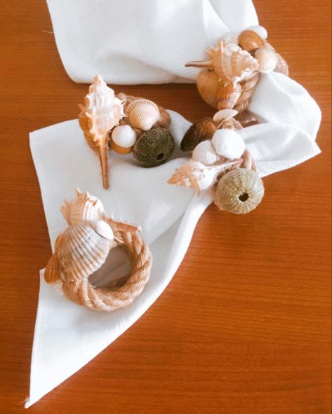 Seashell Table, Napkins Folding, Shell Crafts Diy, Shell Decor, Napkin Folding, Diy Decor Crafts, Seashell Crafts, Shell Crafts, Table Decoration