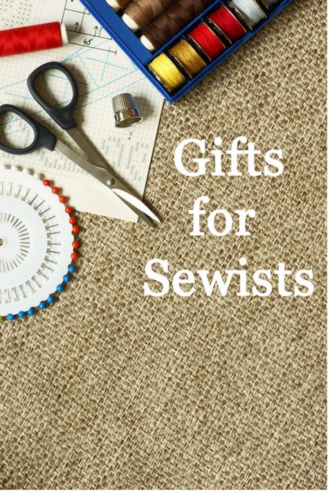 Gifts for Sewers, Sewists, and Sewing Enthusiasts - Melly Sews Gifts For Sewers, Bias Tape Tutorial, Learn Sewing, Melly Sews, Sewing Christmas Gifts, Sewing Room Organization, Hobby Gifts, Purse Hardware, Sewing Blogs