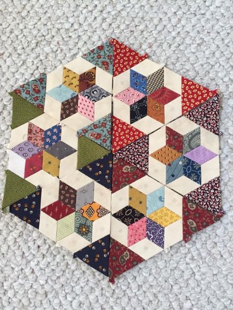 Hexagon Quilt Pattern, Hexagon Patchwork, Patchwork Clothing, Hexie Quilt, Patchwork Fashion, English Paper Piecing Quilts, Miniature Quilts, Star Quilt Blocks, Patchwork Quilt Patterns