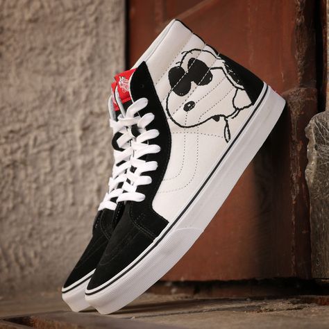 Vans x Peanuts Sk8-Hi Reissue - EU Kicks: Sneaker Magazine Vans Old Skool Outfit, Snoopy Shoes, Van Shoes, Skateboard Style, Vans Sk8 High, Custom Vans Shoes, Best Casual Shirts, Mens Vans Shoes, Tenis Vans