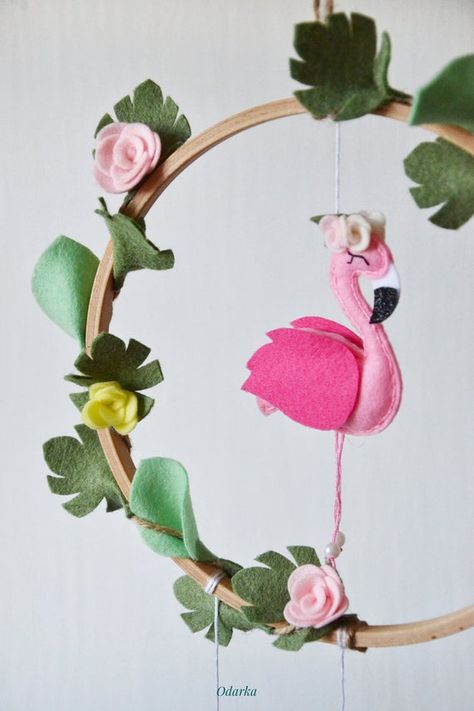 Felt Flamingo, Flamingo Mobile, Pink Baby Mobile, Flamingo Nursery Decor, Flamingo Nursery, Flamingo Craft, Mobile Hanging, Baby Mobil, Deco Jungle