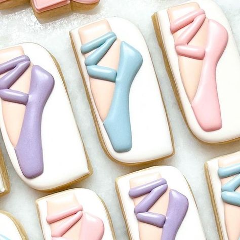 Dance Party Cookies Decorated, Dance Decorated Cookies, Dance Cookies Decorated, Ballerina Cookies Decorated, Ballet Decorated Cookies, Ballet Cookies Decorated, Dancer Cookies, Ballet Birthday Cookies, Ballet Cookies