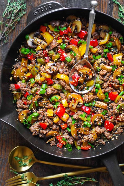 Peper Steak, Red Bell Pepper Recipes, Butter Beef, Julia's Album, Ground Beef Stir Fry, Green Pepper Recipes, Ground Beef Breakfast, Beef With Mushroom, Red Pepper Recipes