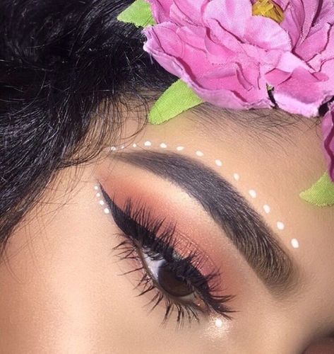 @ѕayrιaѕayyѕ🌻 Hawaii Makeup, Pretty Makeup Looks, Rave Makeup, Spooky Szn, Mermaid Aesthetic, Glowing Skincare, Beautiful Eye, Black Eyes, Beauty Makeup Tips