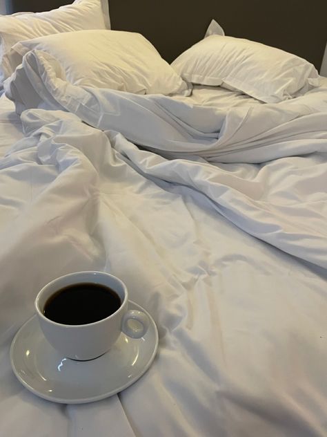 #morning #morningroutine #hotel #coffee #coffeetime #coffeelover #vacation #relaxing #luxurylifestyle #luxurybedroom #luxuryhotels #luxuryvacations #white #aesthetic Hotel Bed Aesthetic, Spa Aesthetic, Hotel Aesthetic, Hotel Bed, Selfie Ideas, Birthday Photoshoot, Cute Selfie Ideas, Luxury Vacation, Hotel Spa