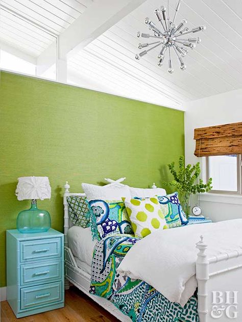 Lime Green Bedrooms, Bedroom Makeover Ideas, Green Bedroom, Green Walls, Trendy Bedroom, Makeover Ideas, Green Rooms, Bedroom Green, Accent Walls