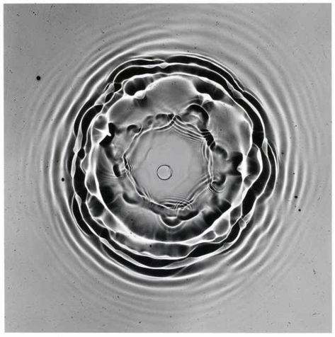 Dr Harold Edgerton (1903-1990), Water-drop splash, 1986 Water Drop Sculpture, Movement Of Water, Harold Edgerton, Flow Photography, Water Dropping, Water Ripple Effect, Waves Photography, Ghost In The Machine, Water Aesthetic