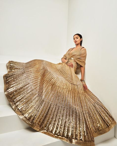 Golden Wedding Dress, Golden Lehenga, Shantanu And Nikhil, Gold Lehenga, Organza Lehenga, Cocktail Outfit, Indian Dresses Traditional, Ghagra Choli, Lehenga Designs