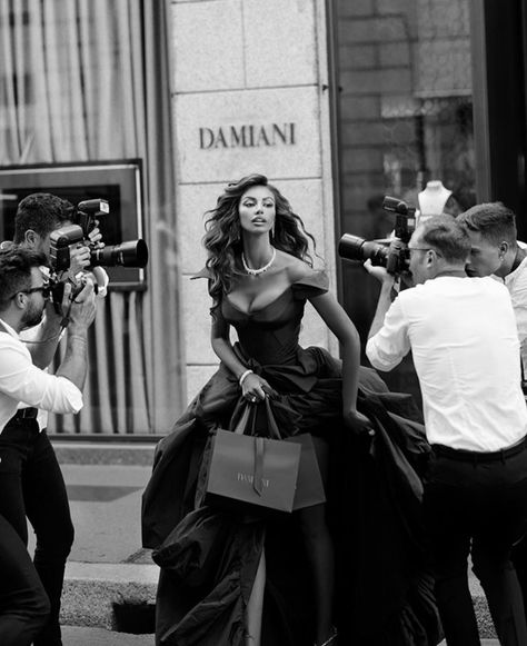 Mădălina Diana Ghenea, Rich Girl Aesthetic, Dark Feminine Aesthetic, Rich Women, Model Aesthetic, Classy Aesthetic, Luxury Aesthetic, Aesthetic Women, Dream Lifestyle