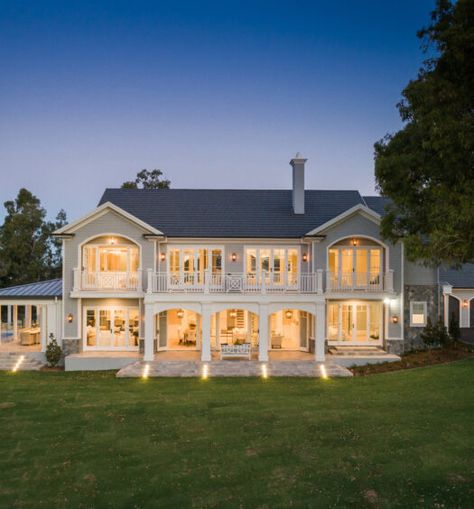 Hamptons Style Homes, Hamptons Home Designs, Hamptons Interiors Hamptons Vegetable Garden, Hamptons Exterior House, Hamptons House Aesthetic, Hamptons Style Homes Exterior, Hampton House Exterior, Hamptons Staircase, Cape Cod Style Interior, Hamptons Home Exterior, Hamptons Exterior