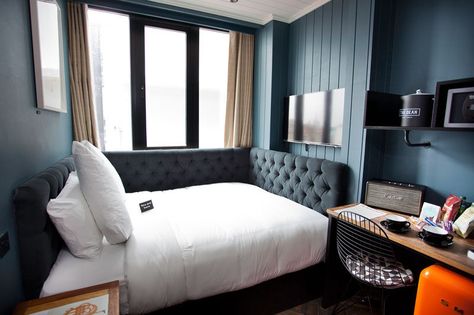 8 Small Hotel Rooms That Maximize Their Tiny Space Small Hotel Room, Pod Hotels, Modern Hotel Room, Guest Room Design, Contemporary Hotel, Hotel Room Design, Celebrity Homes, Small Room Design, Small Hotel