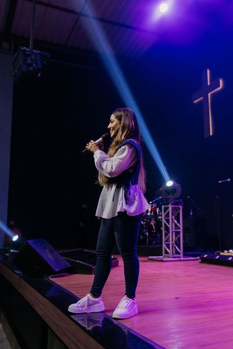 Worship Leaders Outfit, Worship Singer Aesthetic, Worship Aesthetic Outfits, Worship Leader Aesthetic, Worship Leader Outfit Women, Church Girl Aesthetic, Worship Team Outfits, Worship Leader Outfit, Worship Outfits