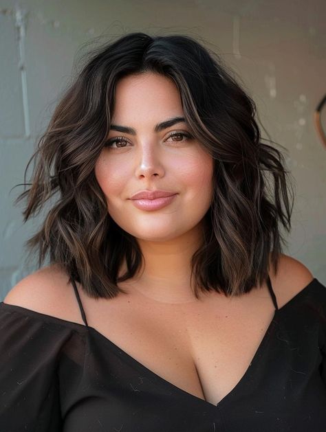 Top Haircuts for Plus Size in 2024 - Embrace Your Style Cabelo Plus Size, Haircuts For Plus Size, Fat Face Haircuts, Hottest Haircuts, Bob Hairstyles For Round Face, Chubby Face Haircuts, Short Hair Cuts For Round Faces, Layered Haircuts For Women, Boosting Confidence