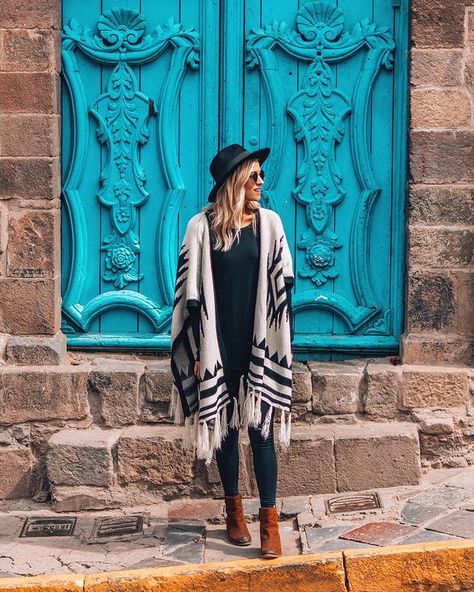 Amanda & Cole on Instagram: “Still dreaming of these Cusco doors 😍” Macho Pichu, Machi Pichu, Machu Picchu Outfit, Peru Clothing, Amanda Cole, Peru Travel Guide, Peruvian Textiles, Most Instagrammable Places, Travel Pictures Poses