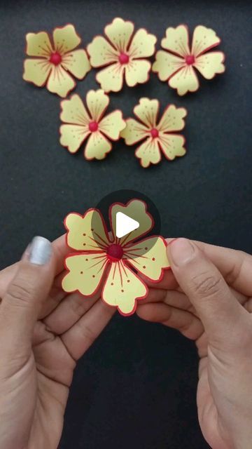 Handmade Paper Flower, Easy Handcraft Ideas, Bio Project Ideas, How To Make Rose With Paper, Handmade Flowers Paper Easy, How To Make Paper Flowers Easy, Flat Paper Flowers, Paper Flower Templates Free Printable, Easy Paper Flowers Tutorial