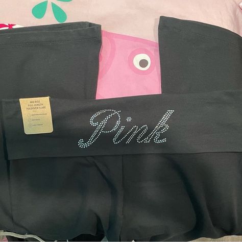 victoria secret pink yoga leggings Vs Leggings, Vs Pink Leggings, Victoria Secret Outfits, Pink Yoga, Fire Fits, Black Flare, Y2k Outfits, Pink Victoria Secret, Swaggy Outfits