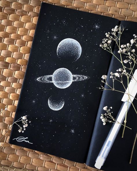 Galaxy Black And White, Galaxy Drawings, Galaxy Black, Galaxy Painting, Doodles Zentangles, Black And White Painting, Inspiring Art, Instagram S, White Painting