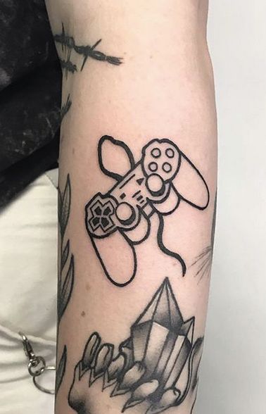 PlayStation Tattoo Ps2 Controller Tattoo, Ps5 Tattoo, Playstation Controller Tattoo, Game Controller Tattoo, Playstation Tattoo Ideas, Video Game Tattoo Ideas, Game Tattoo Ideas, Siblings Tattoos, Pc Tattoo