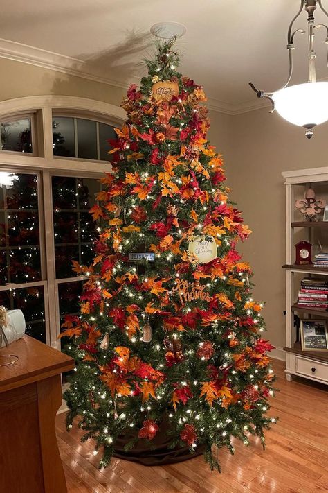 White Fall Christmas Tree Ideas, Christmas Tree With Fall Decorations, Fall Decor Christmas Tree, September Christmas Tree Ideas, Fall Xmas Tree Decorations, Thanksgiving Trees Ideas, All Year Round Christmas Tree, Thanksmas Decorations, Fall Decorated Christmas Trees