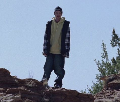 Jesse Breaking Bad Outfits, Jessi Pinkman, Jesse Pinkman Outfit, Breaking Bad Costume, Jane From Breaking Bad, Beaking Bad, Breaking Bad 3, Pink Man, Vince Gilligan