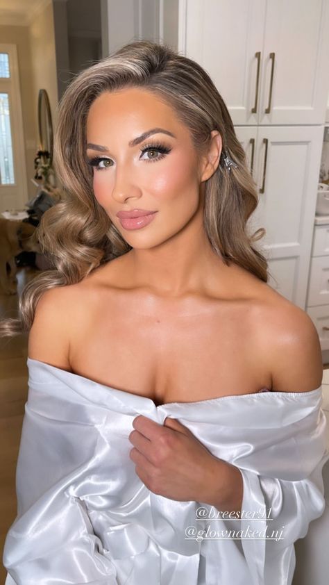 2023 Wedding Makeup Trends, Beachy Wedding Makeup Brides, Soft Glam Make Up Brown Eyes, Wedding Glam Blue Eyes, Natural Hollywood Glam Makeup, Blonde Hair Blue Eye Bridal Makeup, Wedding Makeup Inspiration Brides, Wedding Makeup For Brown Eyes Full Glam, Champagne Wedding Makeup Look