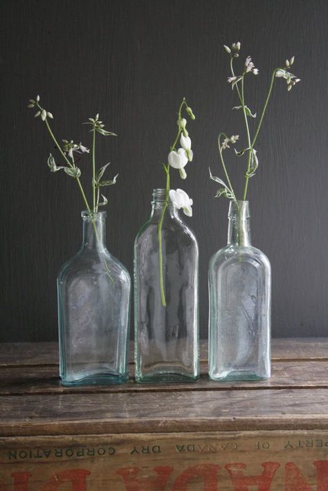 Vintage aesthetic :) Glass Bottle Aesthetic, Bottles With Flowers, Bottle Aesthetic, Antique Glass Bottles, Vintage Bottles, Antique Bottles, Old Bottles, Deco Floral, Bottle Vase