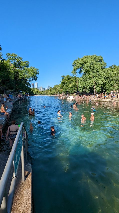 Austin Texas Apartments, Austin Texas Aesthetic, Texas Vibes, Austin Texas Travel, Texas Aesthetic, Retro Pool, Living In Texas, Texas Trip, Texas Summer