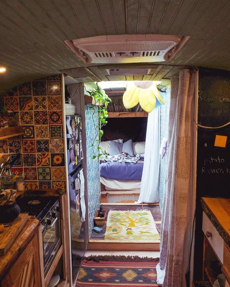 Skoolie Living, Short School Bus, School Bus Camper, School Bus House, Rv Interior Remodel, Bus Living, Short Bus, School Bus Conversion, Hippie Bus