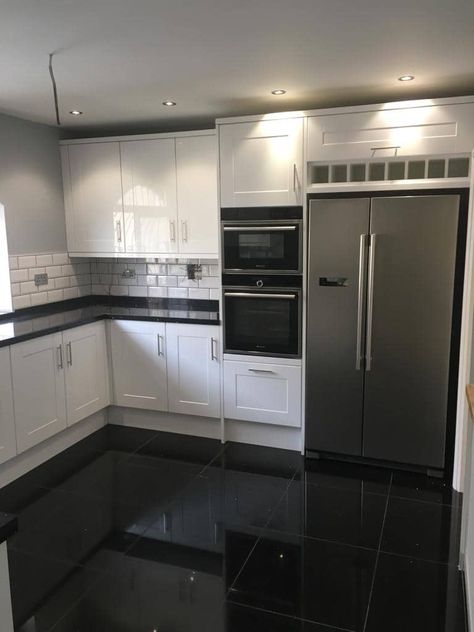 Small Kitchen With Big Fridge, Kitchens With American Fridge Freezer, Big Fridge Small Kitchen, Kitchen Tiles Black And White, Black Fridge Kitchen Ideas, Kitchen With American Fridge Freezer, Kitchen With Big Fridge, Black Fridge White Kitchen, Kitchen With Black Fridge