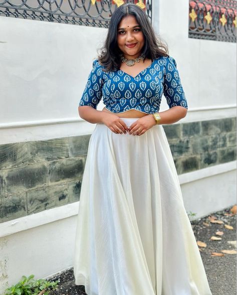 Onam Dress Ideas, Traditional Skirt And Top, Skirt And Crop Top Indian, Skirt And Top Indian, Onam Outfits Ideas, Dress For Chubby Ladies, Onam Dress, Long Skirt Top Designs, Onam Outfits