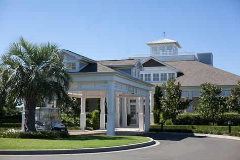 Country Club House Exterior, Country Club Exterior Design, Country Club Bedroom, Country Club Design Architecture, Hamptons Country Club, Country Club Building, Country Club Architecture, Country Club Exterior, Country Club Interior