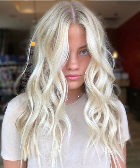 Hair Inspo Color Platinum Blonde, Blonde Balayage Tip Out, Blonde Bright Money Piece, Shadow Root Bright Blonde, Blonde Hair With Platinum Money Piece, Blonde Hair With A Pop Of Color, Full Blonde With Shadow Root, Platinum Blonde Hair Inspiration, Platinum Blonde With Root Smudge