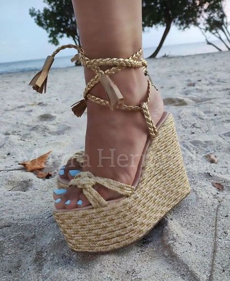 Beach Heels, Art Costumes, Beach Wedges, Pretty Heels, Platform Wedges Shoes, Fashion Shoes Heels, Cute Shoes Heels, Shoes Heels Classy, Shoes Outfit Fashion