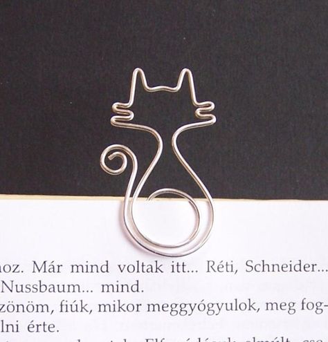 Craft ideas 3253 - Soldered glass art pendants Wire Cat, Wire Bookmarks, Cat Bookmark, Cat Paper, Art Fil, 2 Cats, Bijoux Fil Aluminium, Wire Work Jewelry, Wire Sculpture