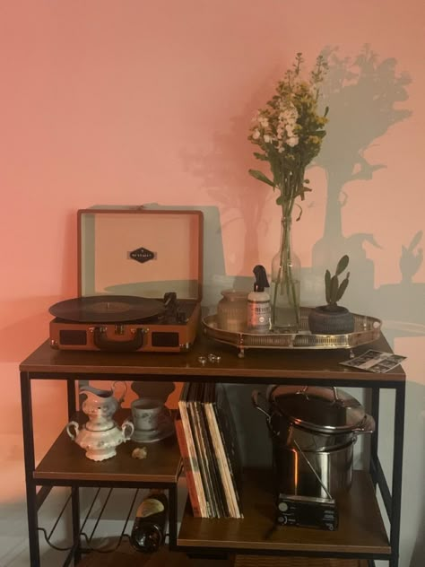 Candles And Record Player, Sunset Light Bedroom Aesthetic, Record Table Aesthetic, Jazz Aesthetic Apartment, Cute Record Player Setup, Record Player Set Up Aesthetic, Record Table Decor, Record Player In Living Room, Aesthetic Record Player Setup